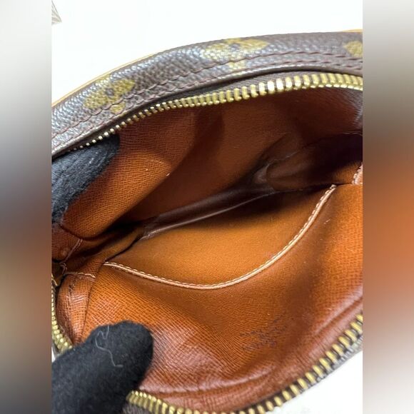 LOUIS VUITTON-SL0050 Danube Monogram Canvas Crossbody - Picture 13 of 15